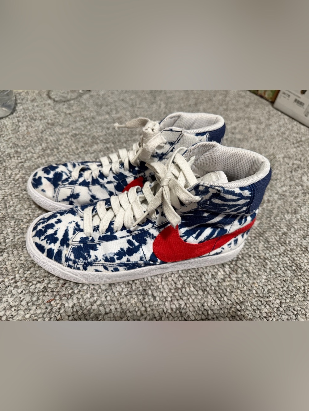 NIKE Blazer Mid SE GS Tie-Dye Size 5Y White Canvas Basketball Jumbo Swoosh